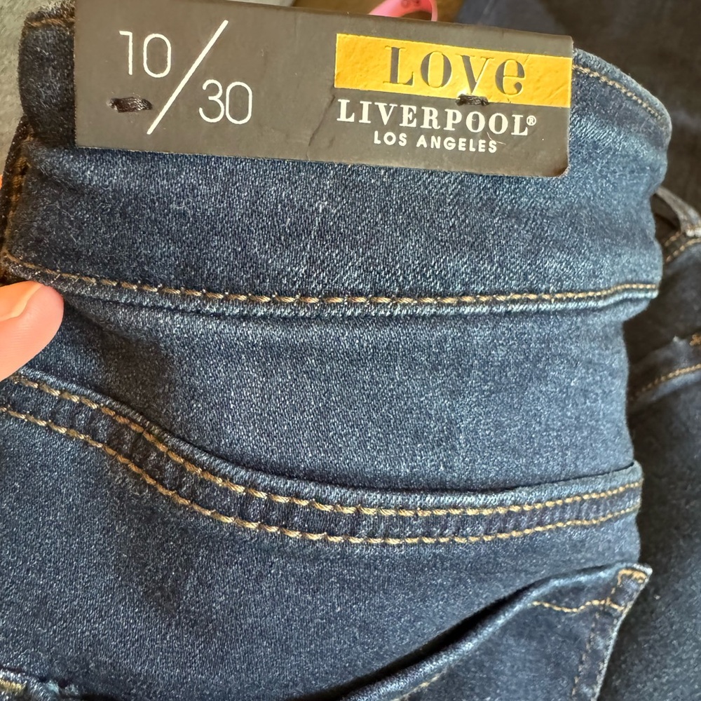 NWT Liverpool Los Angeles Dark Blue Charlie Crop Jeans - Picture 4 of 10